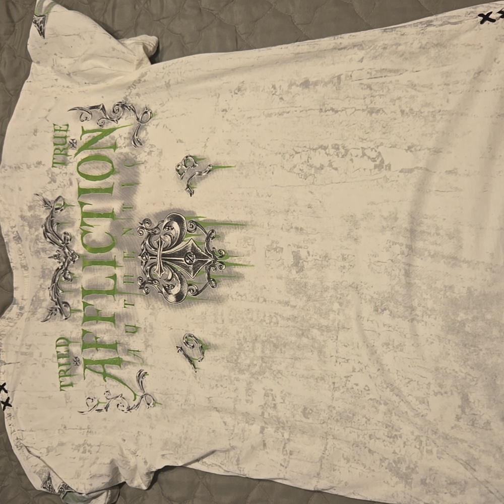 Affliction White and Green Graphic T-Shirt - Picture 3 of 3